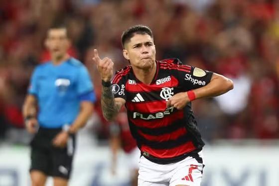 Flamengo vence a LDU e entra na zona de classificação na Libertadores