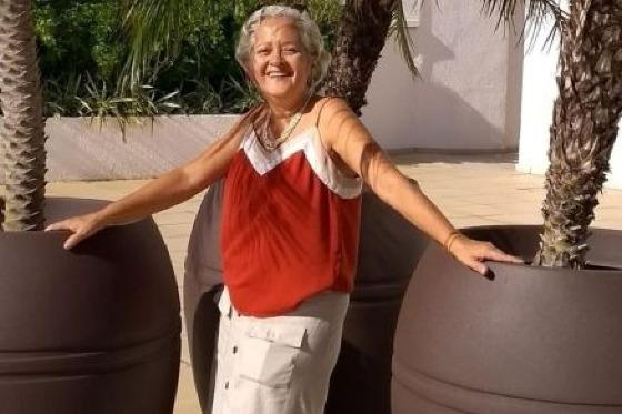 Idosa morre atropelada pelo próprio carro após parar para urinar 