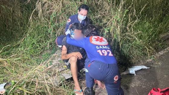 Motociclista fica ferido após ser atropelado por carro em VG.