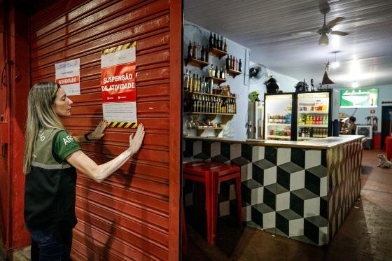 Ação da Prefeitura de Cuiabá fecha bar e prende suspeito por exploração sexual