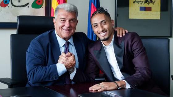 Raphinha renova com o Barcelona até 2028 após temporada de destaque