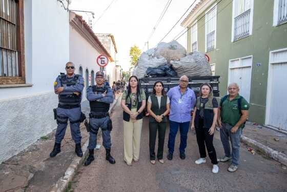 Prefeitura interdita "sucatão" clandestino em Cuiabá