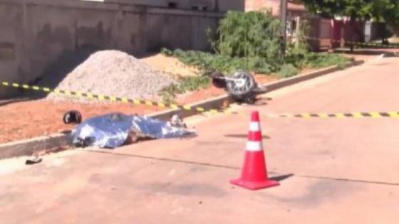 Motociclista morre ao colidir contra caminhonete no cruzamento de via.