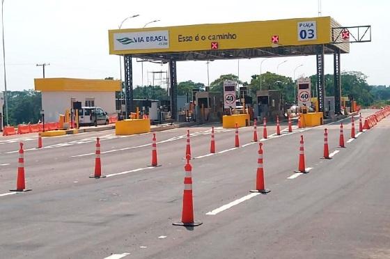 Jovem de 23 anos sofreu lesões graves e precisou retirar rim após cair em buraco na rodovia