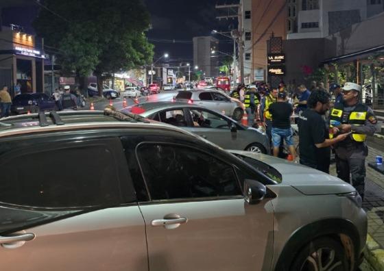Treze motoristas são presos por embriaguez em dupla blitz em Cuiabá