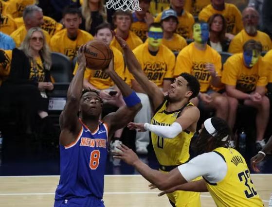 Knicks viram sobre os Pacers após 20 pontos atrás e vencem a 1ª na final do Leste