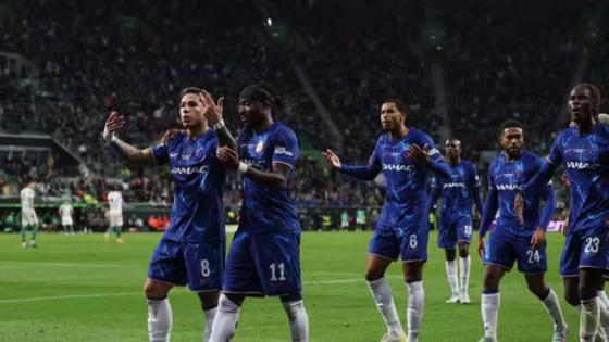 Chelsea vence Betis de virada e é campeão da Liga Conferência.