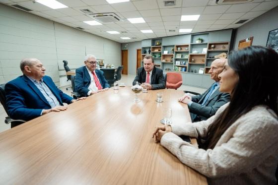 Representantes da Poyásio Brasil se reúnem com presidente da ALMT, deputado Max Russi