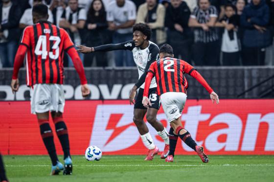 Corinthians e Vitória ficam no zero a zero em jogo truncado na Neo Química Arena