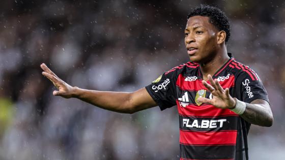 Plata é desconvocado do Equador e retornará ao Flamengo para continuar recuperação.
