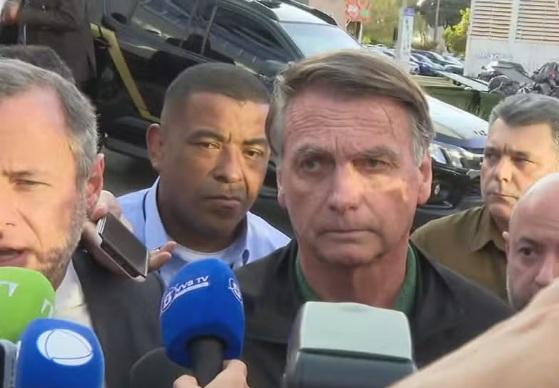 "Bolsonaro afirma que repasse milionário ao filho foi ‘pela família’, não por atos políticos