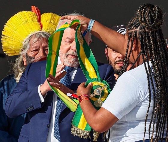 Ex-presidente nega golpe e diz que evitou vaia ao não passar faixa a Lula