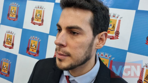 Vereador afirma que diretora acusada de agredir aluno está sendo investigada.