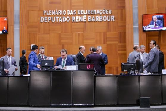 Deputados aprovaram mudança no Código de Ética para coibir violência contra a mulher