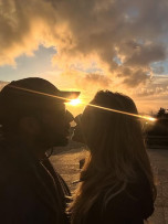 Letícia Spiller celebra romance e mostra fotos 