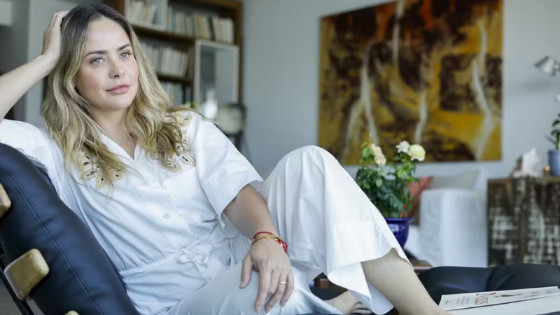 Juliana Silveira fala sobre liberdade, corpo e pressão estética