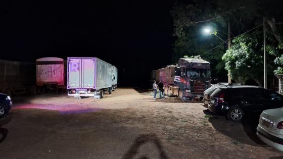 Motorista morre após mal súbito e caminhão atinge 16 veículos