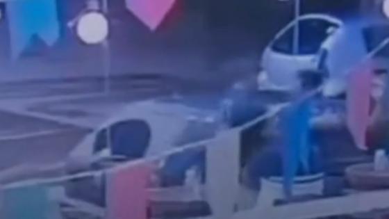 Capitão da PM aplica "mata leão" e humilha soldado em bar.