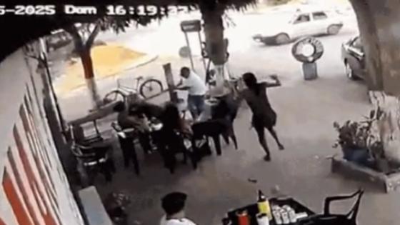 Vídeo mostra homem agredindo cliente com barra de ferro em bar.