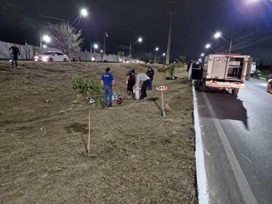 Jovem morre após perder controle da moto em Cuiabá.