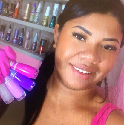 Manicure de VG concilia profissão com maternidade atípica e inspira clientes.