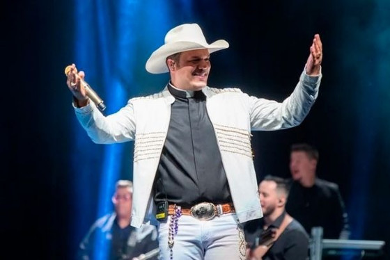 Padre fatura quase R$ 1 milhão em três shows de São João
