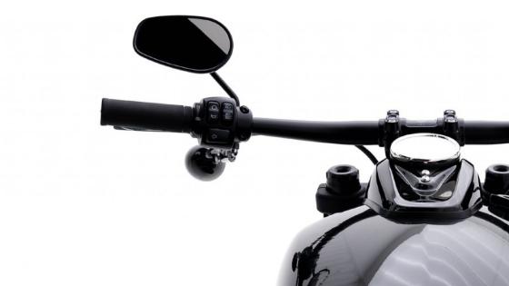 Guidão entorta após queda e frustra roubo de moto em Cuiabá.