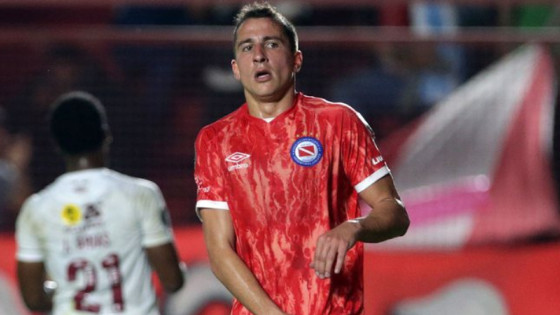 Jogador lesionado por Marcelo volta a atuar após quase dois anos.