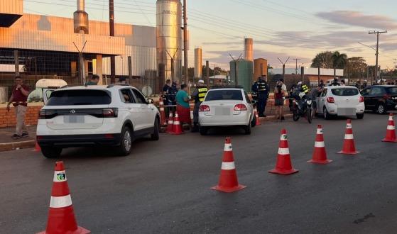Blitz prende seis motoristas e apreende 46 veículos nesse domingo em VG