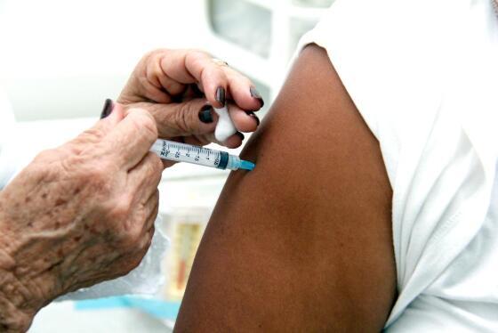 Vacina contra a influenza passa a ser aplicada a público amplo a partir de julho 