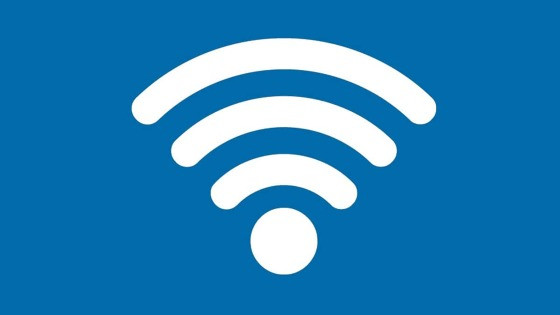 Jovem aponta arma para mãe e a agride por causa de wi-fi lento.