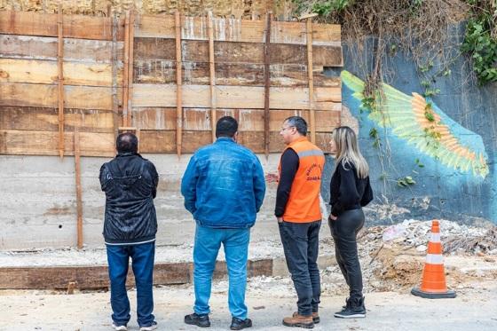 Reconstrução de muro no Morro do Seminário levará 30 dias