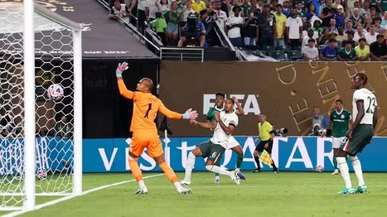 Gol contra sela derrota e tira Palmeiras do Mundial de Clubes