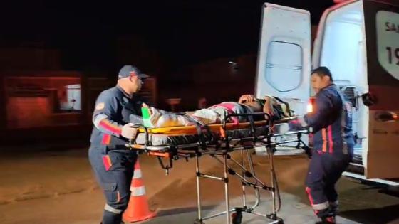 Motociclista fica ferido após colisão no Pedra 90.