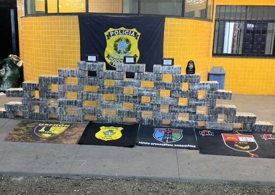 Carga de 510 kg de cocaína é apreendida em pista clandestina.