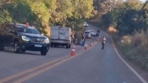 Motociclista morre após colidir contra capivara.