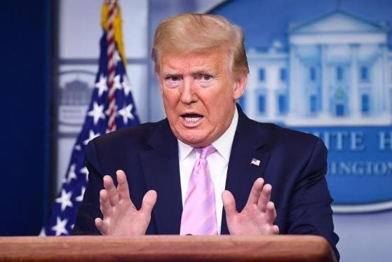 Trump abre porta para negociar tarifa com Lula, mas exalta Bolsonaro