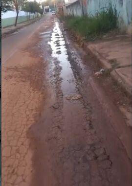 Buracos e vazamentos atrapalham provas do Detran