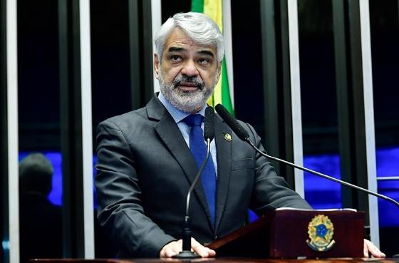 Presidente nacional do PT, Humberto Costa quer Eduardo Bolsonaro cassado por “traição ao Brasil”