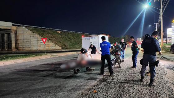 Adolescente morre após ser atropelado por carreta em Cuiabá.