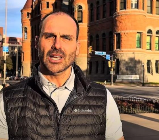 Eduardo Bolsonaro-licenca