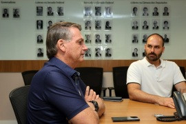 Bolsonaro diz que acabou o Pix para Eduardo: 