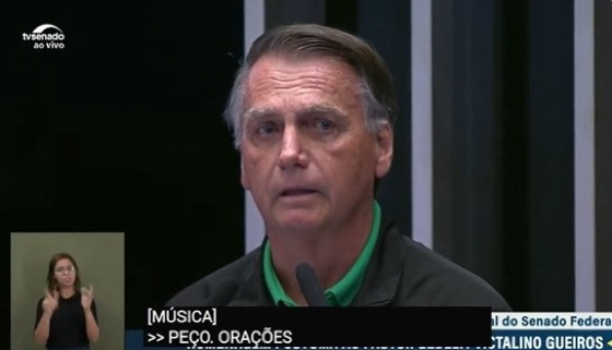 Bolsonaro se comove em homenagem a pastor e fala em ‘missão impossível’
