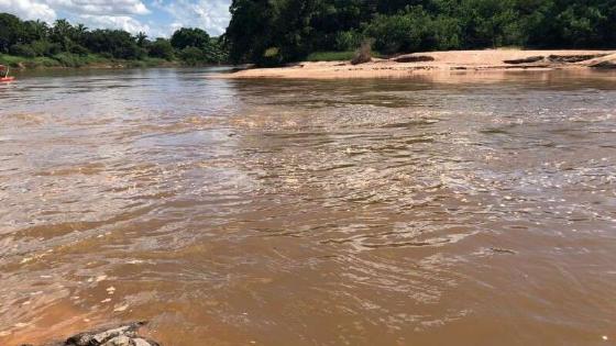 Homem morre afogado após ser levado por correnteza.