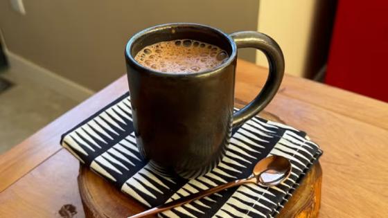 Frio chegando? Aposte no chocolate quente com tahine