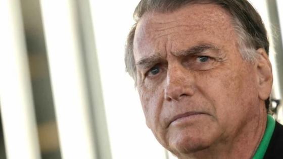 Bolsonaro diz que nunca pensou em deixar o Brasil e classifica medidas cautelares como “suprema humilhação”.