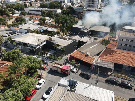 Incêndio atinge agência ZF Comunicação em Cuiabá.