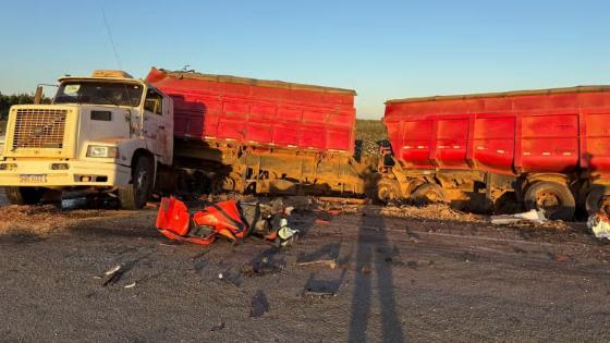 Motorista morre ao ser arremessado e prensado após colisão.