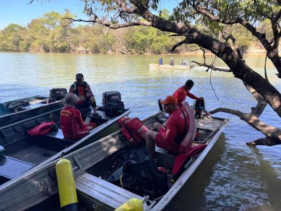 Canoa vira em rio de MT e mata dois adultos e uma criança 