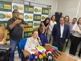 Prefeita Flávia Moretti tropeça em coletiva e deixa mais perguntas que respostas